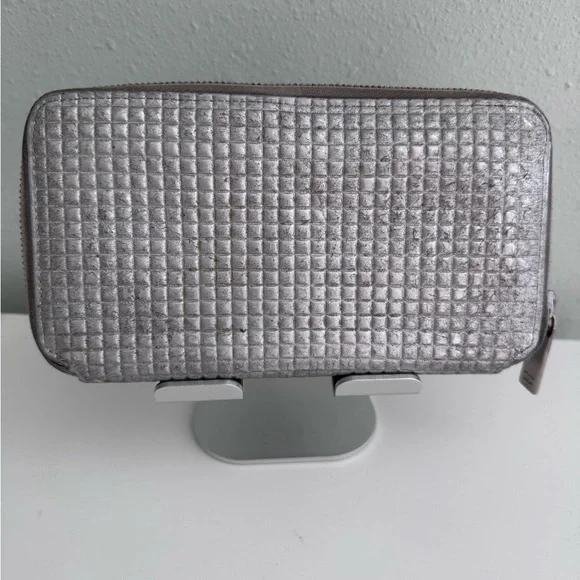 Chanel Silver Wallet - fair condition, quite a bit of wear - taking offers - Picture 5 of 10